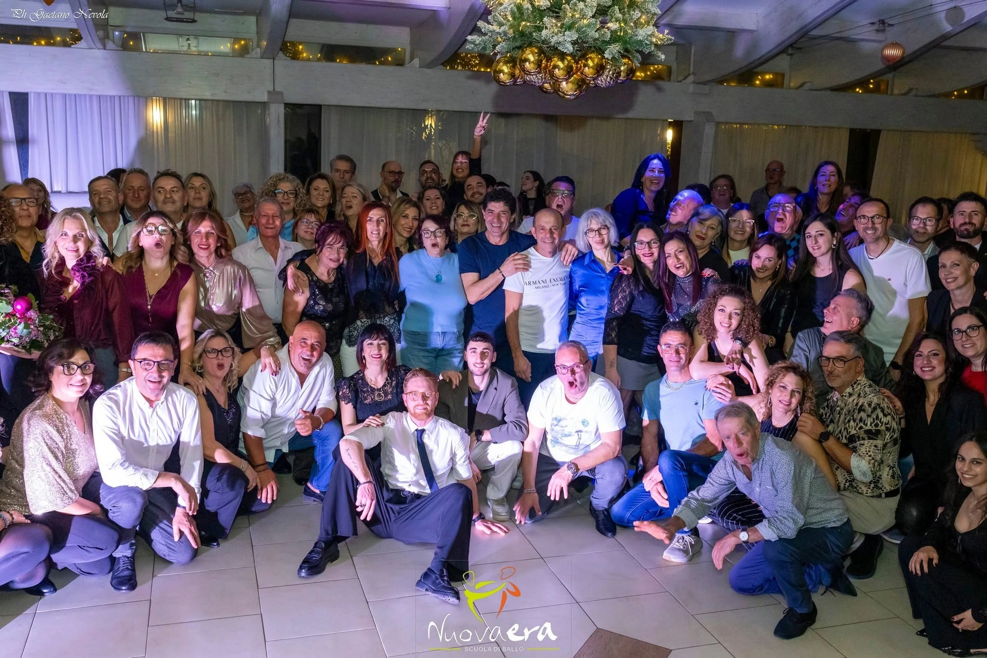 La grande famiglia della Nuova Era riunita in sala